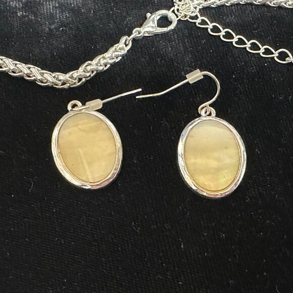 Faux Mother of Pearl Statement Necklace & Earrings Set - Picture 4 of 4